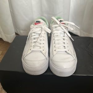 NIKE Low Platform Blazers